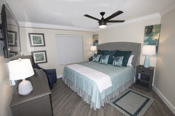 Destin Vacation Resort rentals - comfy bedroom