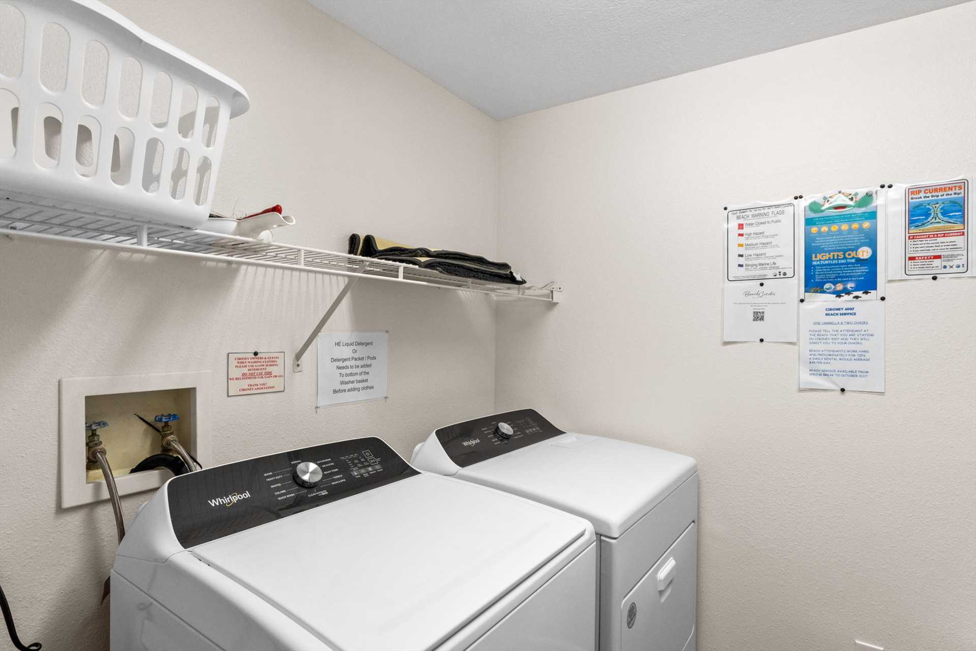 condo equipped with kitchen and livingroom