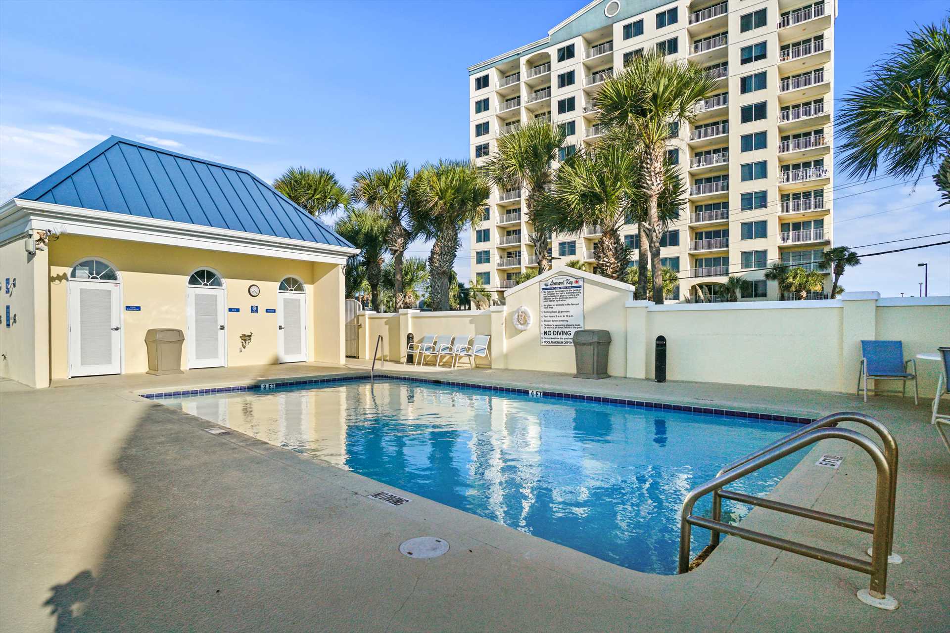 beachside pool in destin