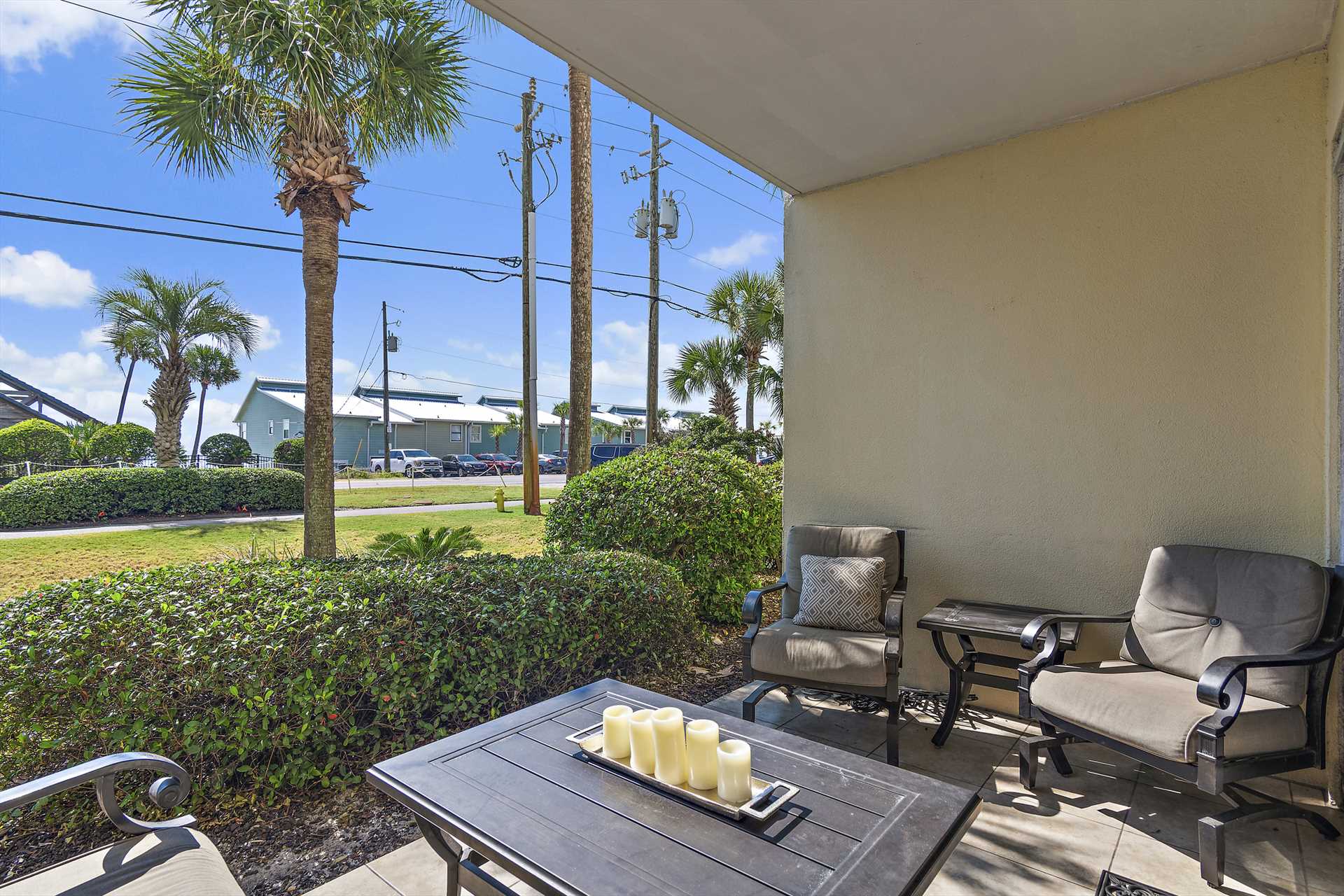 Leeward Key Luxury - Gulf-front location, resort-style pools