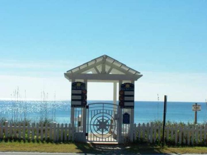 Entrance to Boardwalk for Beach Retreat | Beach Condos in Destin #