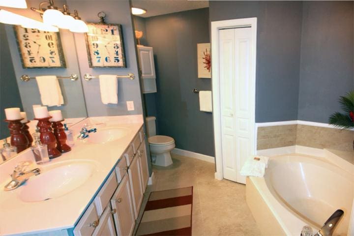 Master Bath | Beach Condos in Destin #