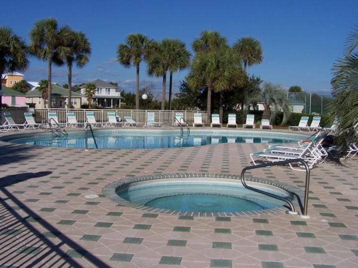 Maravilla Clubhouse Pool and HotTub 10.08 – Copy – Copy | Beach Condos in Destin #