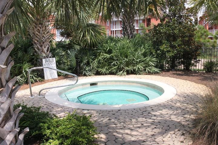 Hottub Beach Resort | Beach Condos in Destin #