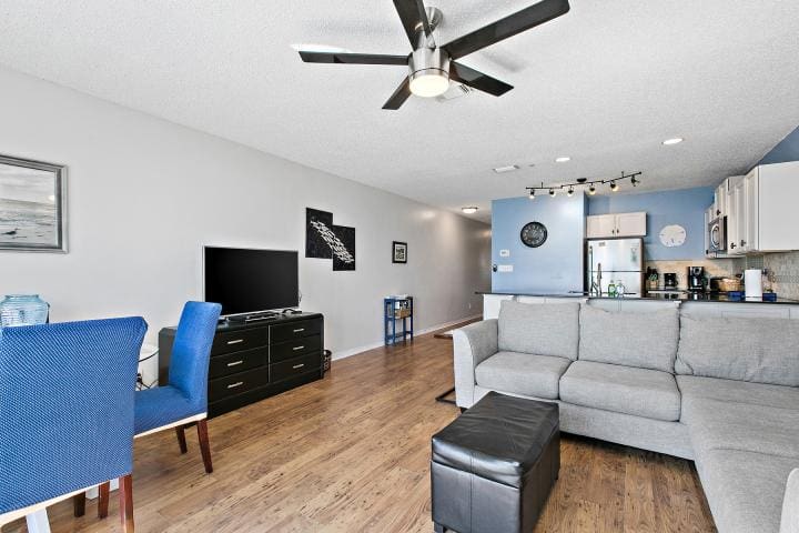 Maravilla 2413 Small Size-13 | Beach Condos in Destin #4th floor condo rental maravilla 2413