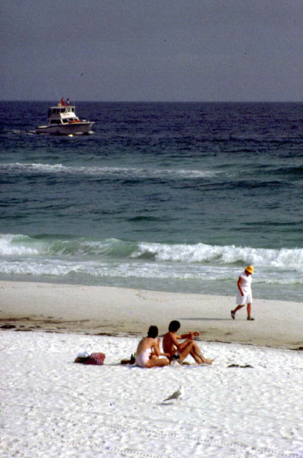 Summertime on the beach in Destin Florida Stock Photo - Alamy