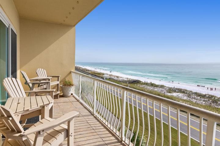 Beach Retreat 411 Full Size-25 | Beach Condos in Destin #scenic gulf drive rentals