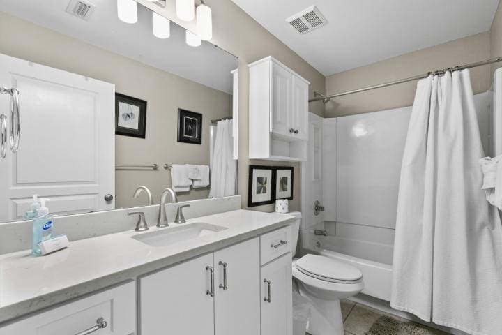 Beach Retreat 411 Small-4_1 | Beach Condos in Destin #guest bath