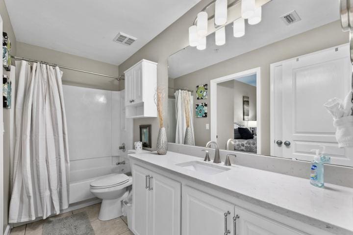 Beach Retreat 411 Small-7_1 | Beach Condos in Destin #guest bathroom