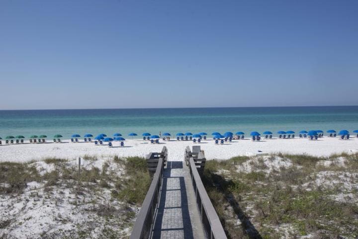 Beach retreat beach access | Beach Condos in Destin #