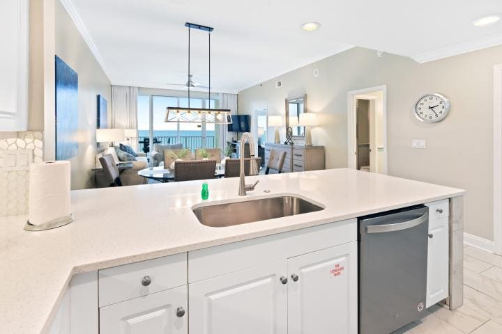 Leeward Key 1005 kitchen | Beach Condos in Destin #miramar beach kenny ds resort next door