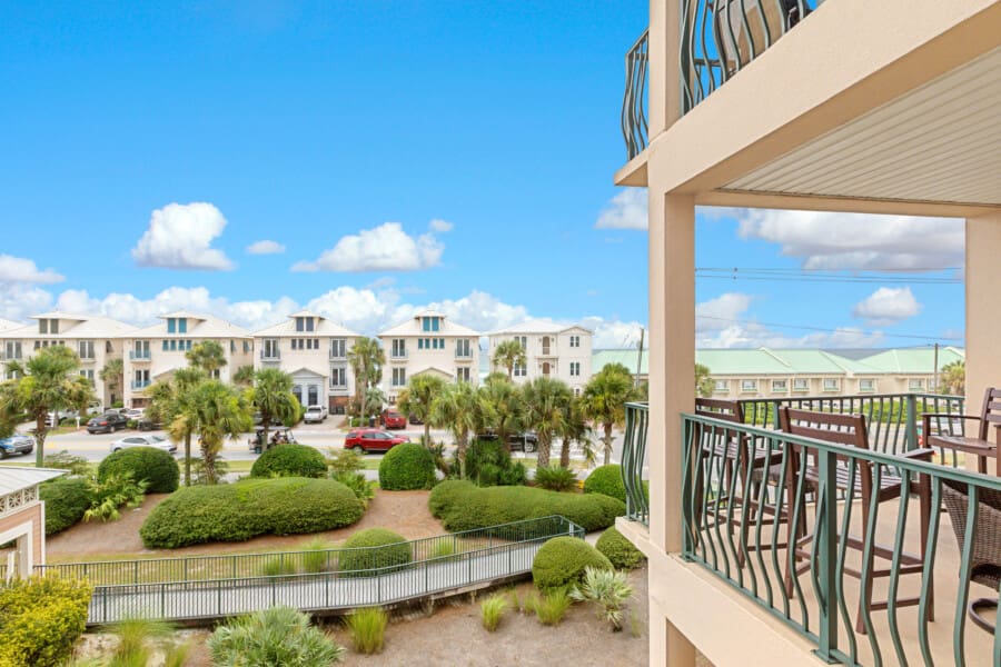Emerald Waters 302 - Condominium vacation rental Destin