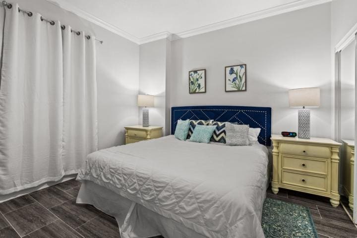 Leeward Key 103 Small Size-11 | Beach Condos in Destin #guest bedroom leeward key 103 king bed