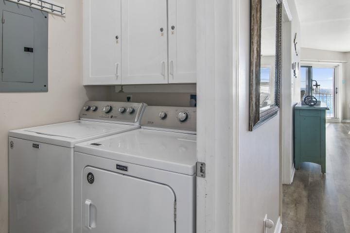 web_ 2403 Maravilla _36 | Beach Condos in Destin #full size washer and dryer in the unit
