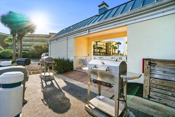 Leeward Key grill | Beach Condos in Destin #