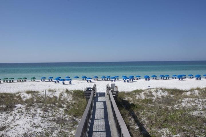 | Beach Condos in Destin #The beach boardwalk at Beach Retreat -- near our Beach Retreat vacatio rentals.