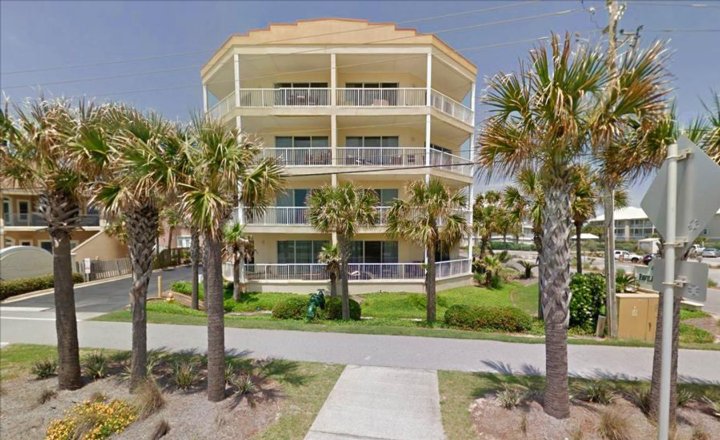 Crystal View Vacation Rentals ► Beach Condos in Destin #Front of the Crystal View vacation condos. Find vacation rentals at Crystal View near Destin, FL.