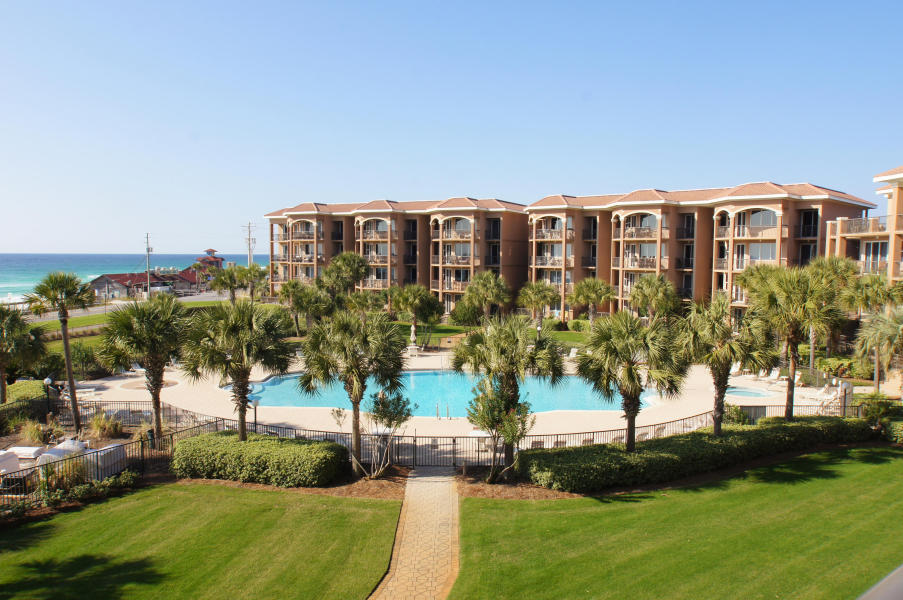 Mediterranea Vacation Rentals ► Beach Condos in Destin #Lush landscaping and pool at Mediterranea. Find vacation rentals at Mediterranea near Destin and Miramar Beach, FL.