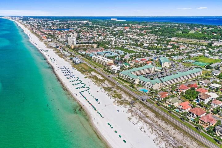 pet friendly condos miramar beach | Beach Condos in Destin #Destin Pet Friendly Rentals